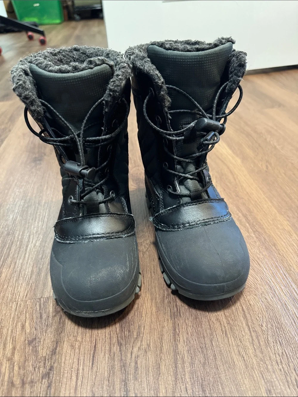 Target kid’s Thermolite waterproof winter snow boots w quick toggle stretch lace